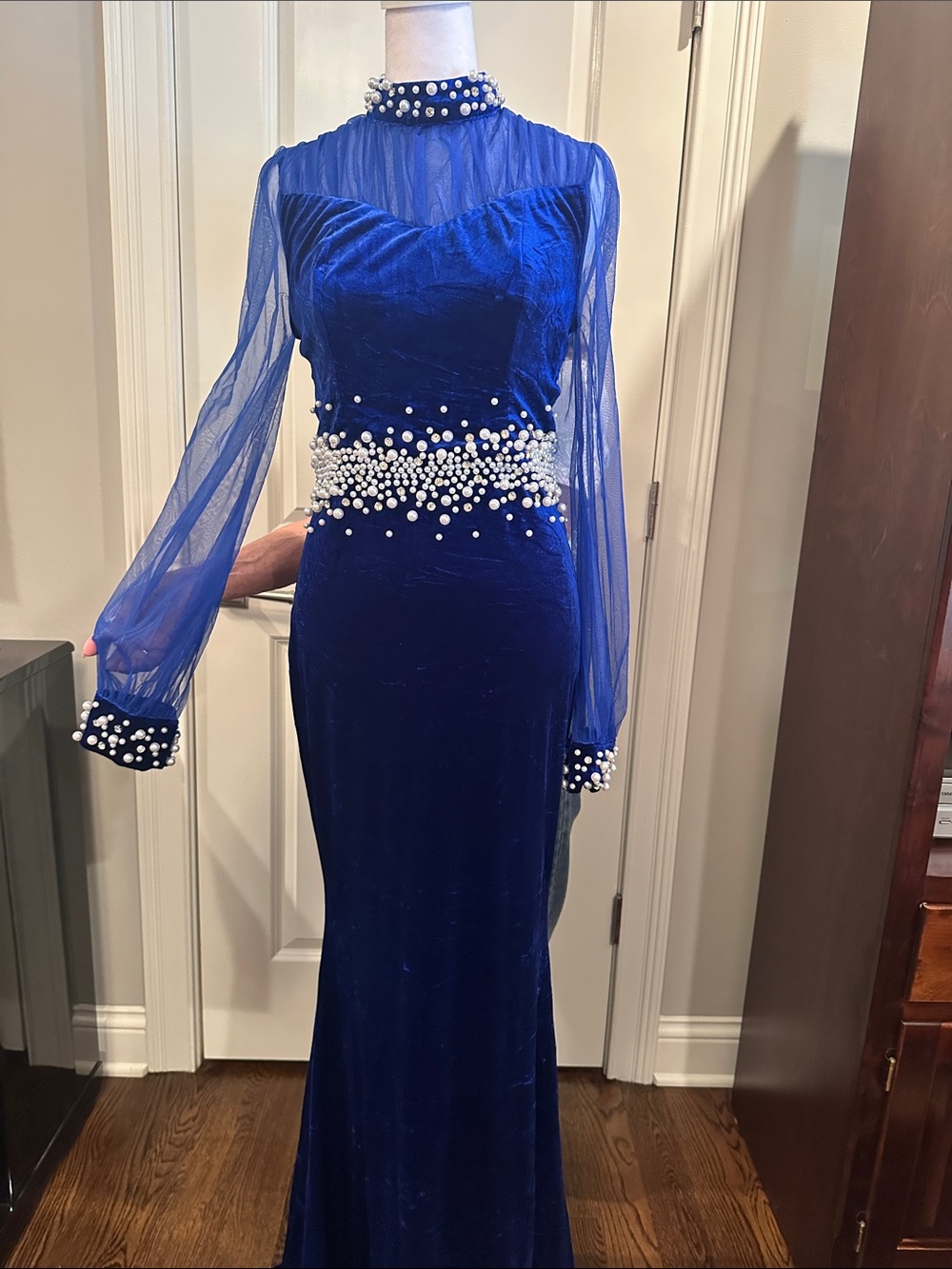 Royal Blue Velvet Long-Sleeve Evening Dress with Pearl Waist Detail